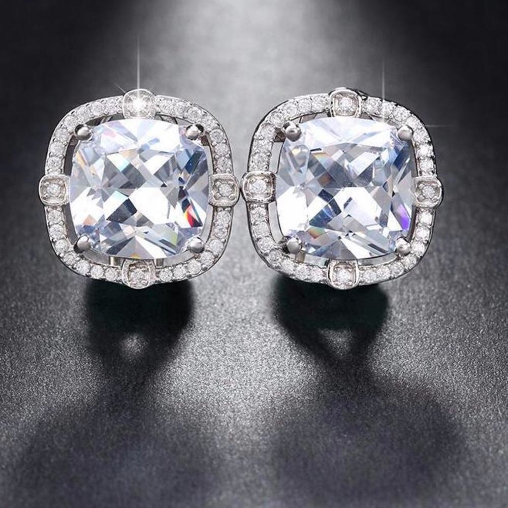 Large stud earrings - Picture 2 of 5